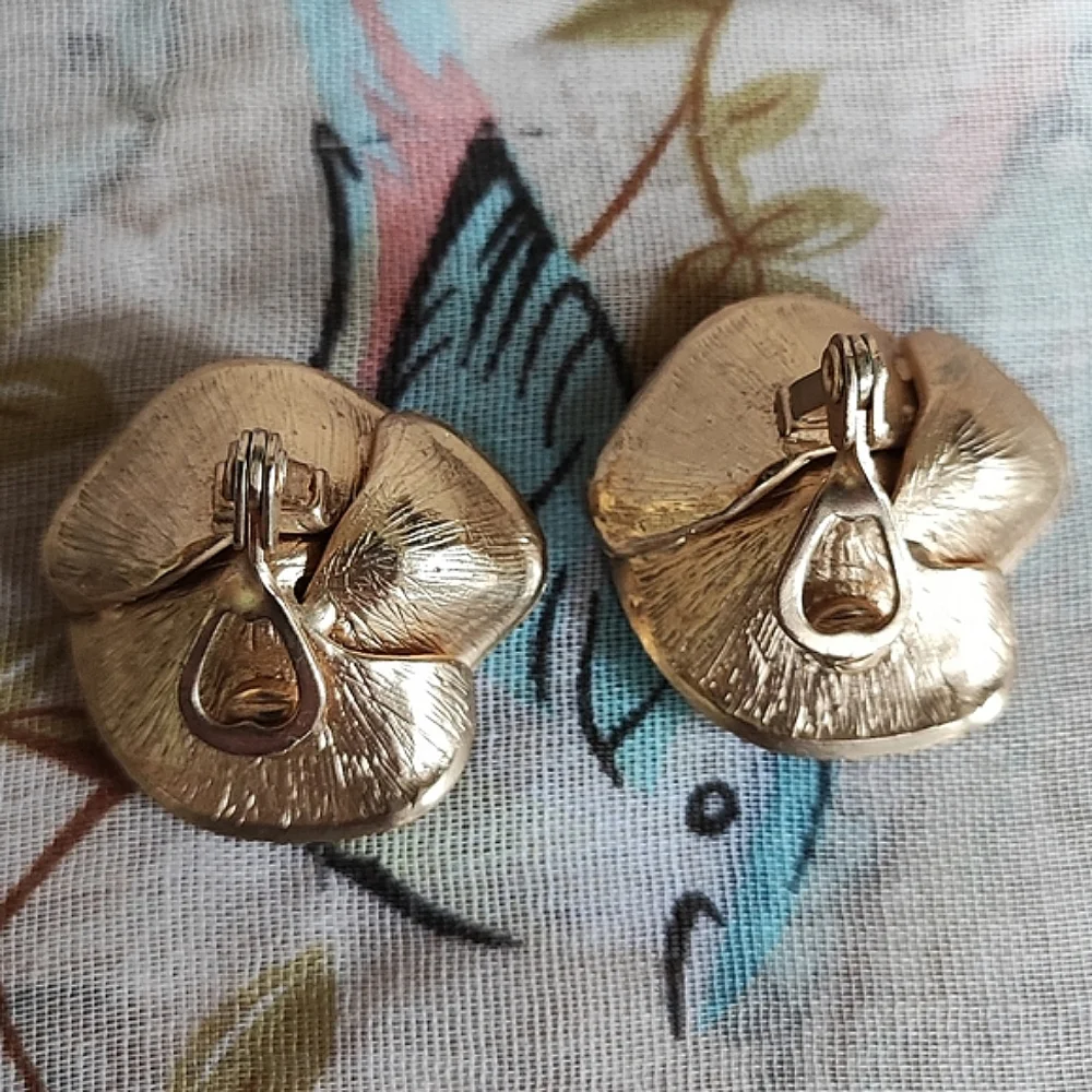Unsigned Designer Brushed Matte Gold Tone Flower Faux Pearl Clip Earrings Ciner?